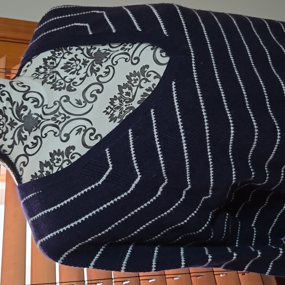 Gap v-neck navy blue striped sweater in Large tall - Picture 2 of 11